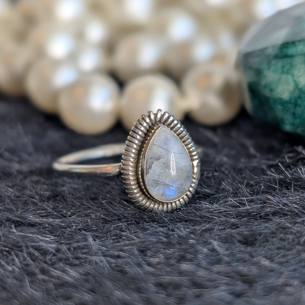 Solid Sterling Moonstone Ring 7.5 - image 4